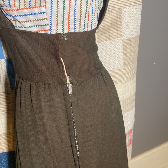 1940s Vintage Green Wool Pinafore Dress - Picture 4 of 9